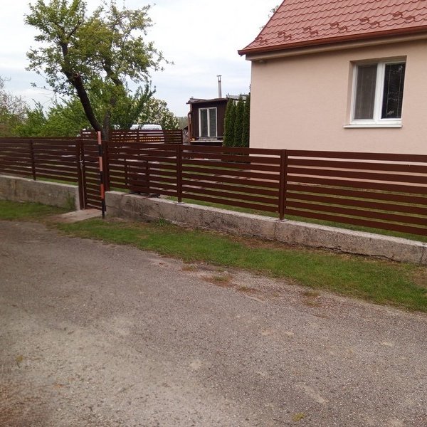 Plot s lamelovou výplňou - Skalica