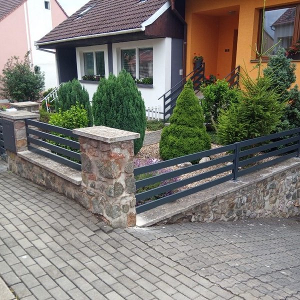 Plot s lamelovou výplňou 90x25 antracit - Skalica