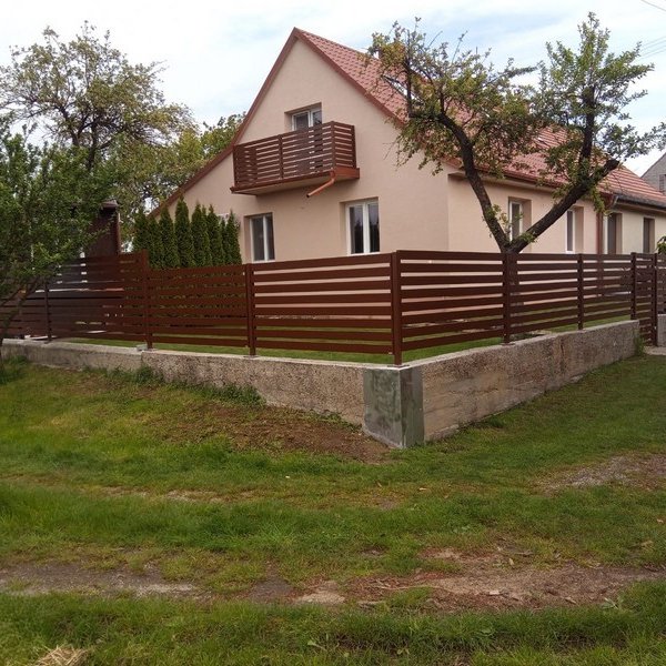 Plot s lamelovou výplňou - Skalica
